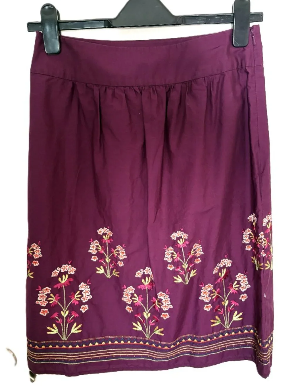 Talbots Petites Cotton Skirt Purples with Embroidered Floral Size 4